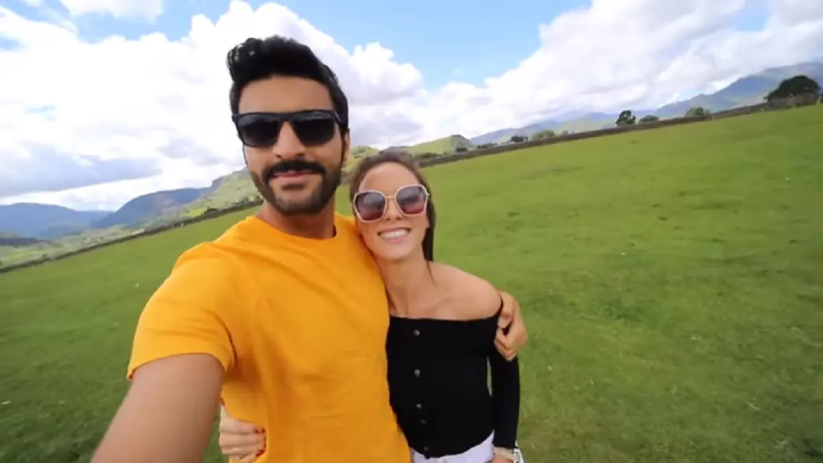 على طريقة الأفلام السينمائية .. الإعلامي السعودي علي المشعل يودع العزوبية (فيديو)