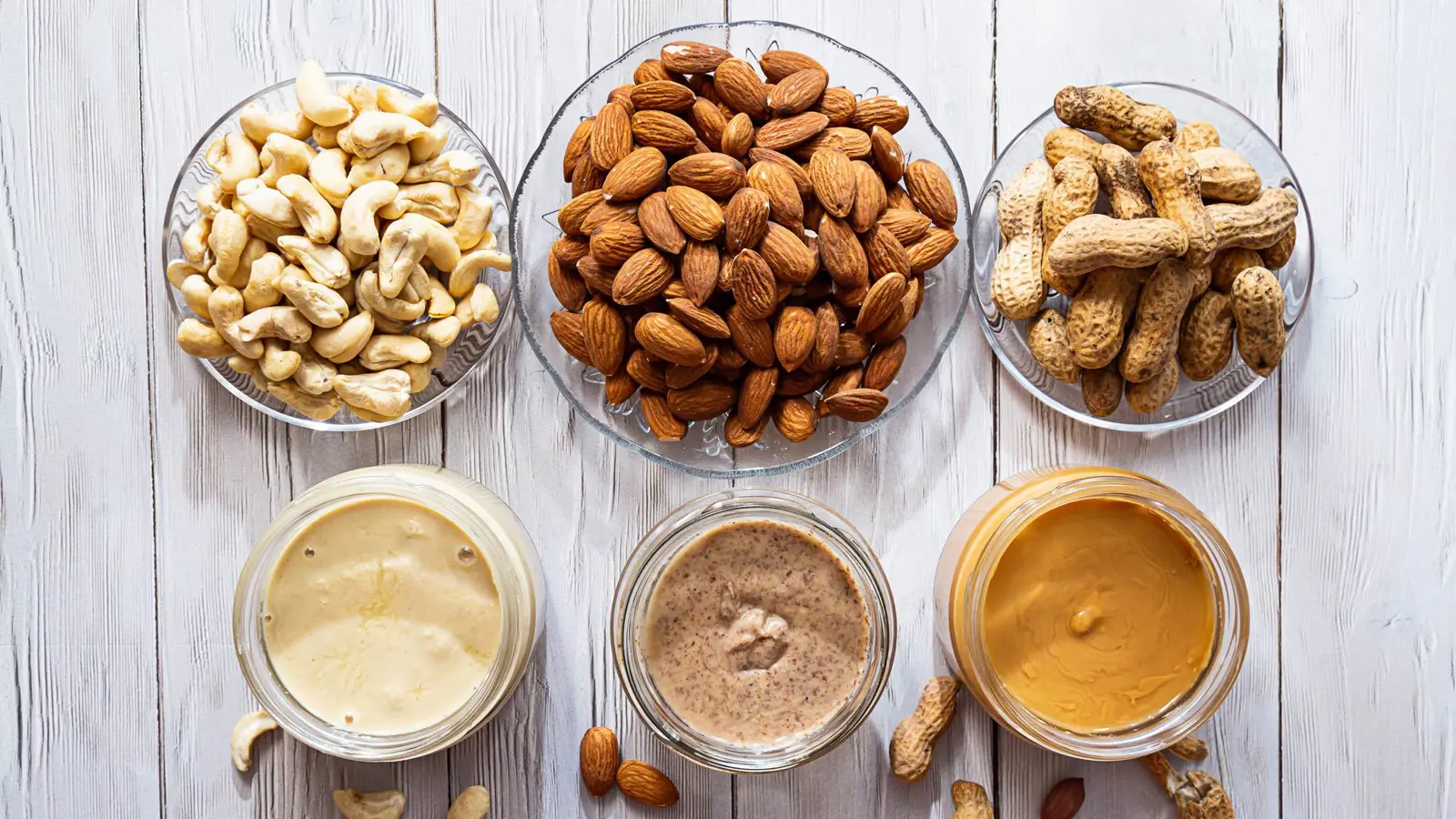 الفول السوداني أم اللوز.. زبدة أيهما أفضل للصحة؟