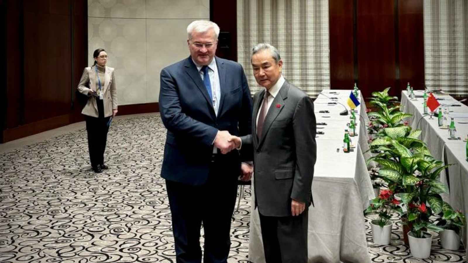 في مؤتمر ميونخ.. مباحثات أوكرانية صينية بشأن "السلام" مع روسيا