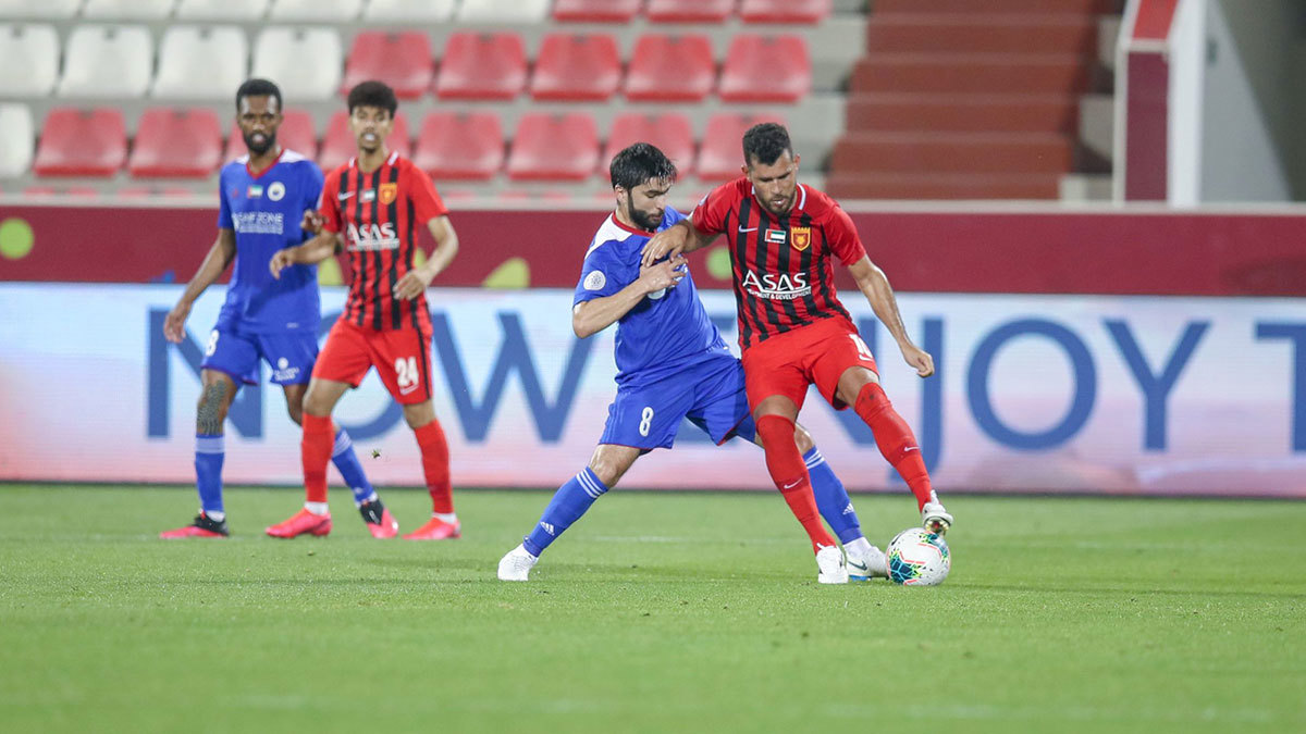 الشارقة يهزم الفجيرة ويقلص الفارق مع شباب الأهلي في ترتيب الدوري الإماراتي