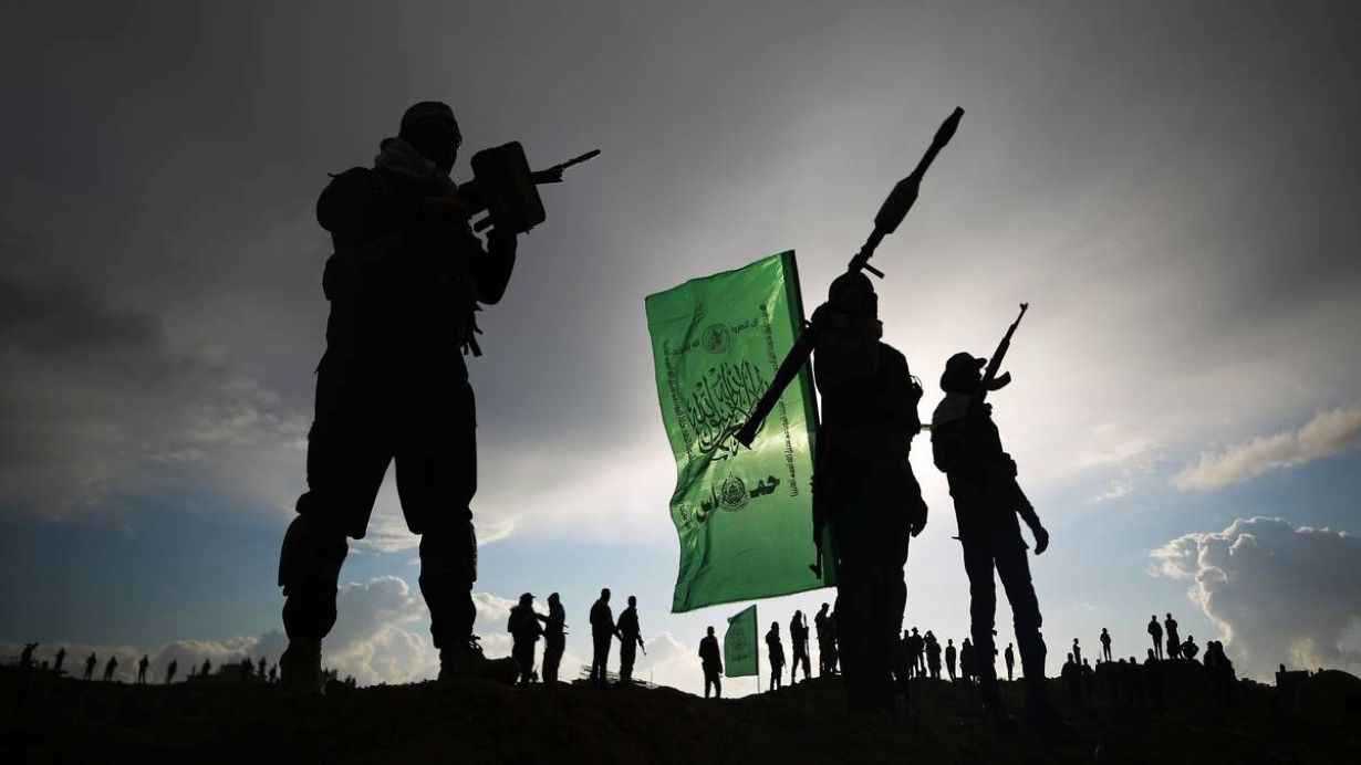 "العيش ليوم آخر".. استراتيجية حماس بعد وقف إطلاق النار