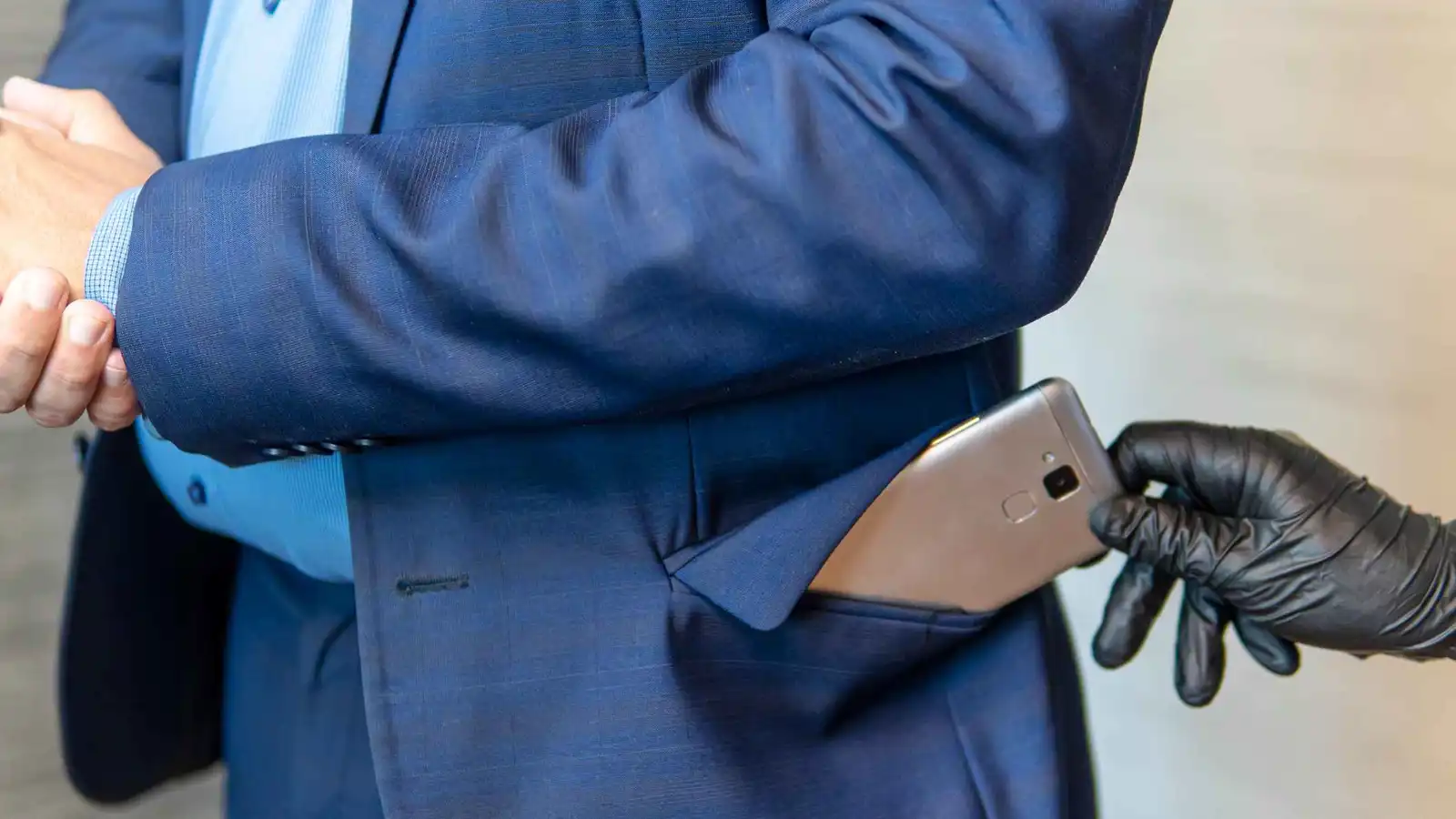 تفكيك أكبر شبكة لسرقة الهواتف في تاريخ بريطانيا