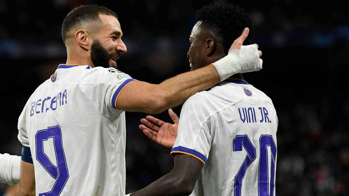 "العريس" بنزيما يفاجئ فينيسيوس برسالة رائعة (صورة)