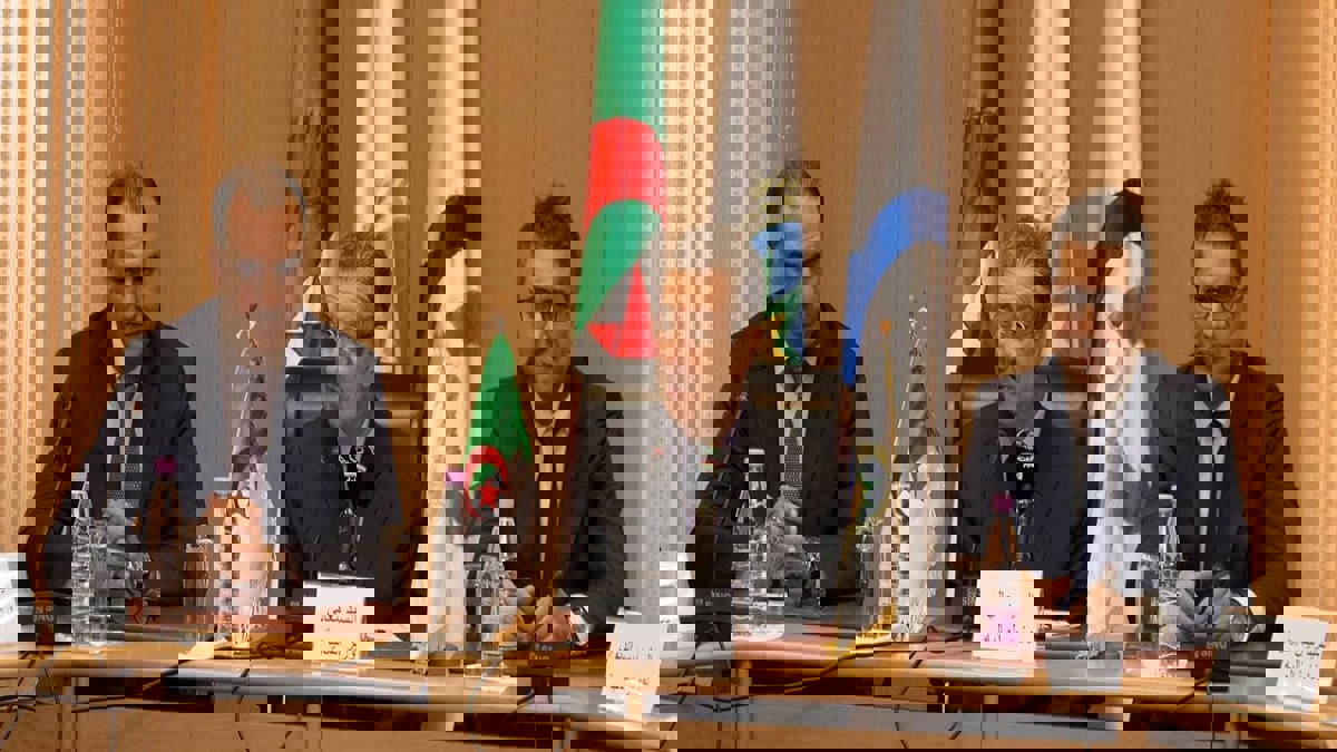 الحكومة الجزائرية تعتزم رفع التجميد عن أرصدة شركات مقربين من بوتفليقة