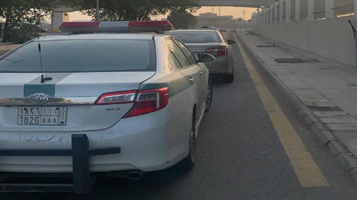 توقيف سائق حاول مضايقة سيدة وعرقلة قيادتها لسيارتها بجدة السعودية (فيديو)