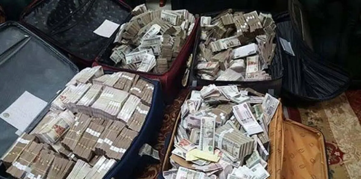 رغم صور الكنز المضبوط بحوزته.. "اللبان" قد يمتع بالبراءة من أكبر رشوة في تاريخ مصر  