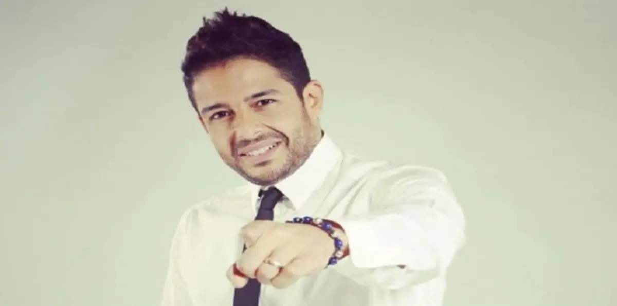 محمد حماقي يحقق حلم إحدى معجباته في ليلة زفافها (صور)