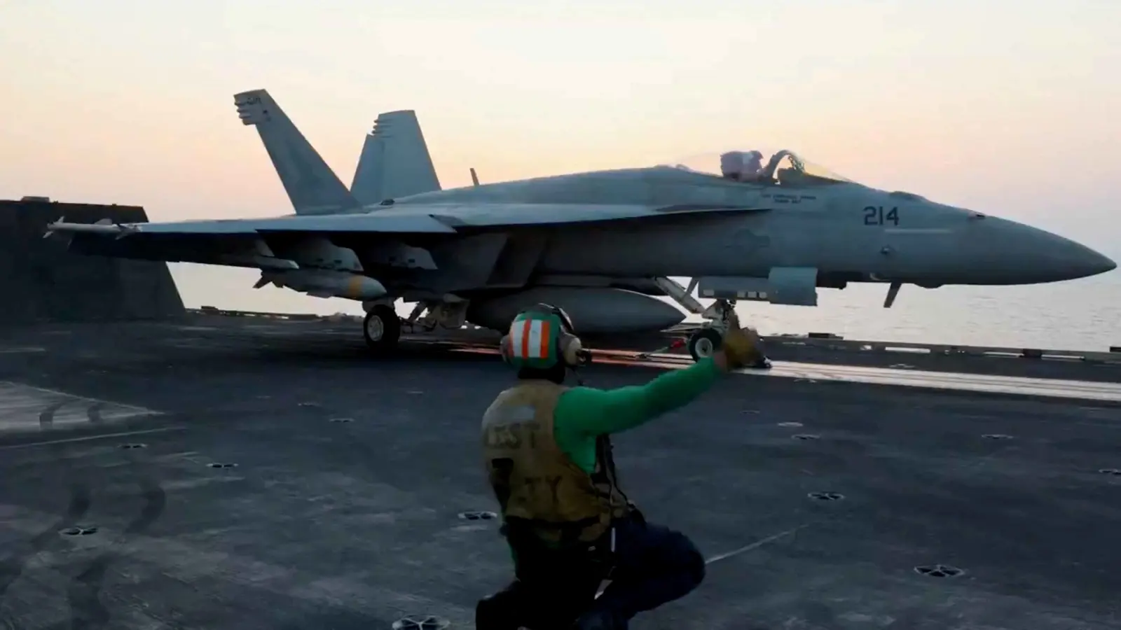 استهدفت قاعدة عسكرية حوثية.. غارات أمريكية عنيفة على صنعاء