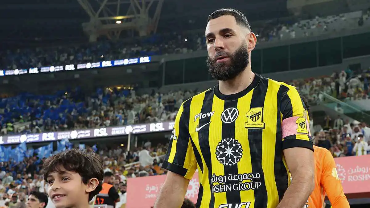 اسأله هو.. ردّ غاضب من بنزيما بعد سؤال عن كونسيساو (فيديو)