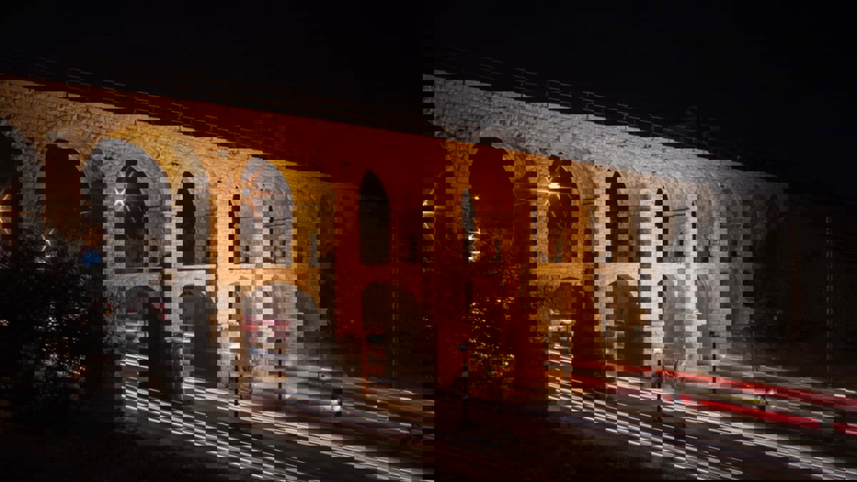 مصرع أردني أشعل النار بنفسه وقفز من فوق "الجسور العشرة" في عمّان