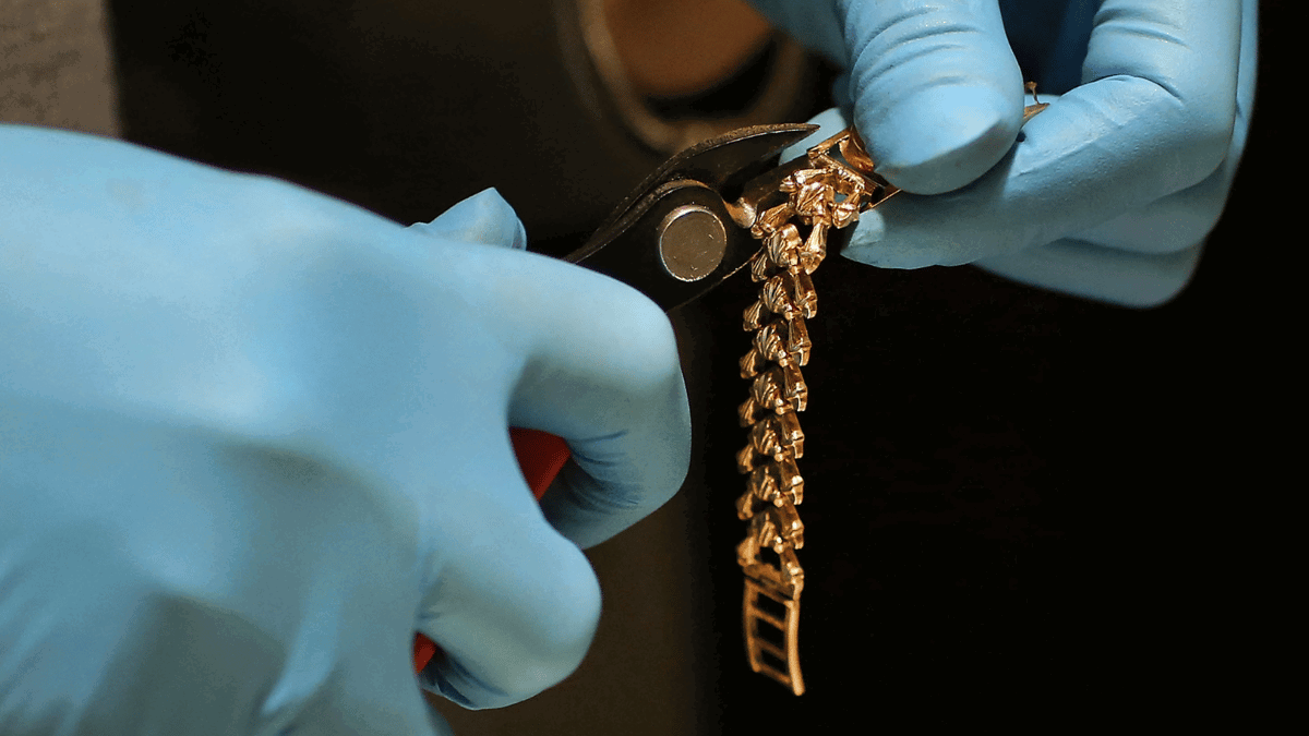 أسعار الذهب تستقر إثر تعليق "المركزي الصيني" للمشتريات