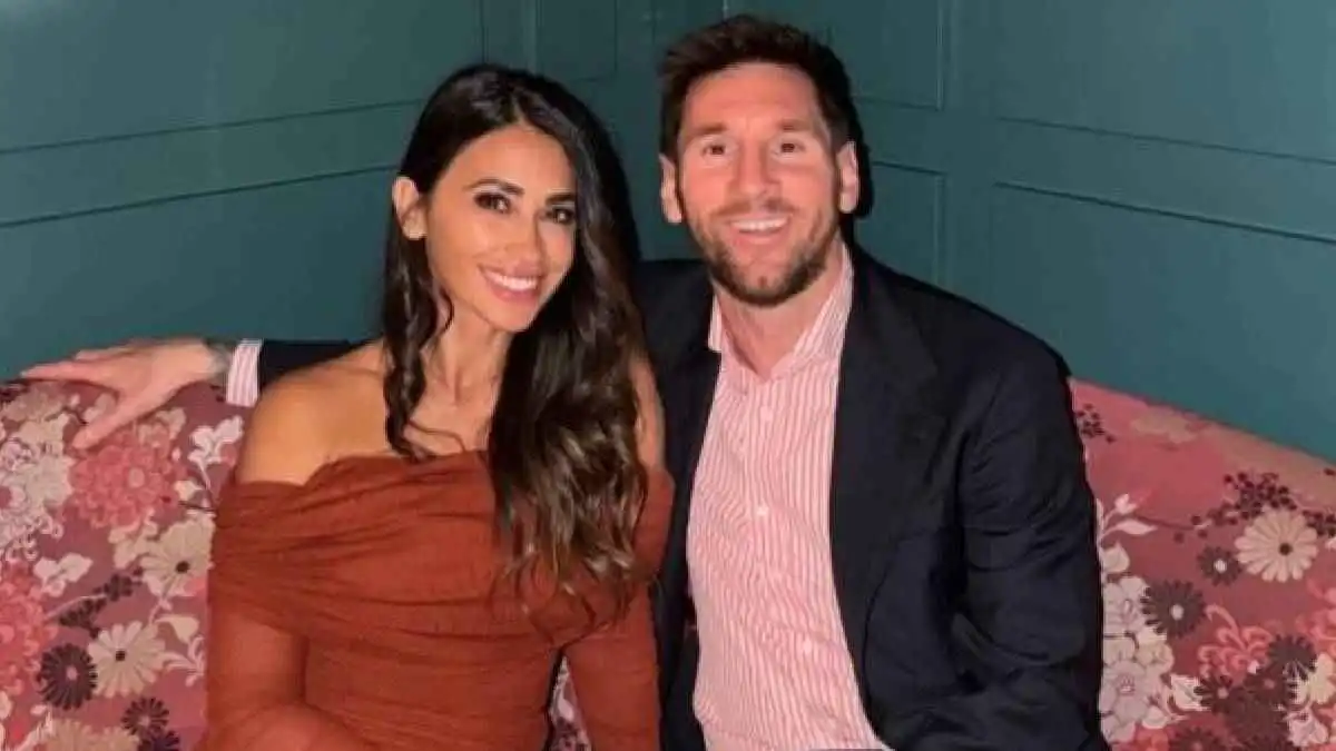 ميسي يفاجئ أنتونيلا بهدية ضخمة في عيد الحب (صور)