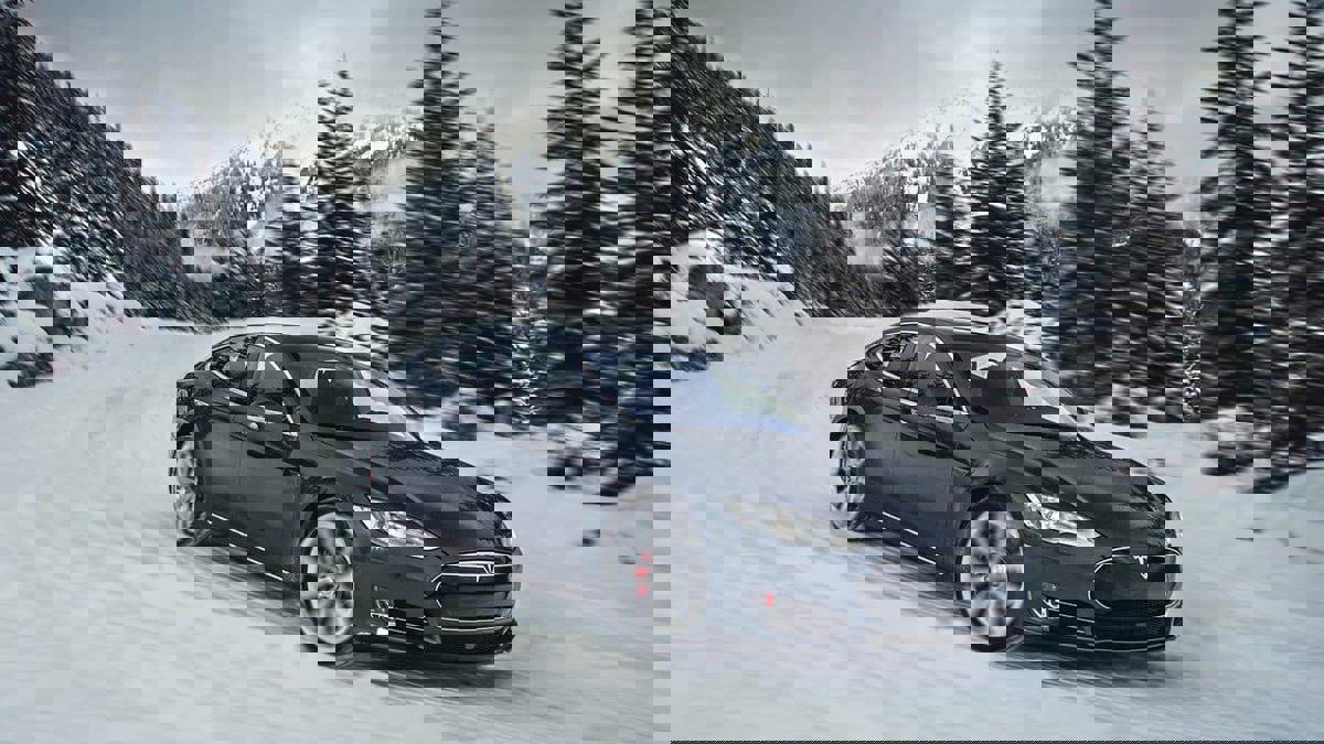 تسلا تسحب 26 ألف مركبة بسبب عيب في برنامج إذابة الجليد عن الزجاج