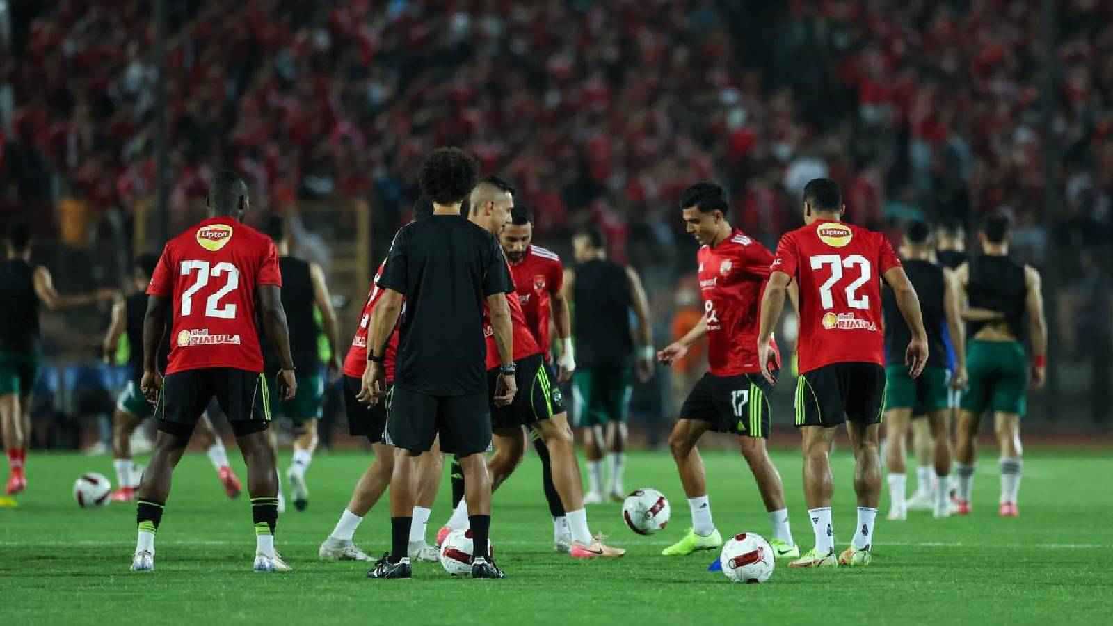 عرض نيوم يرعب الأهلي المصري