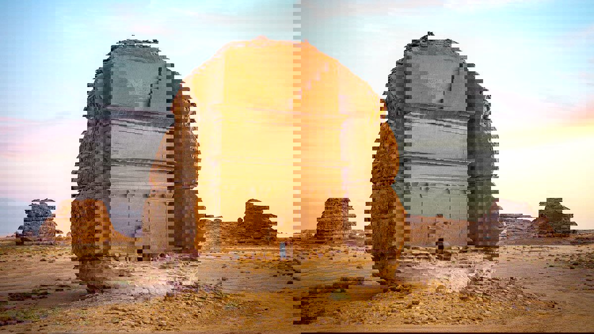 قصر تاريخي بناه الأنباط قبل الميلاد شعار جديد للسيارات في السعودية