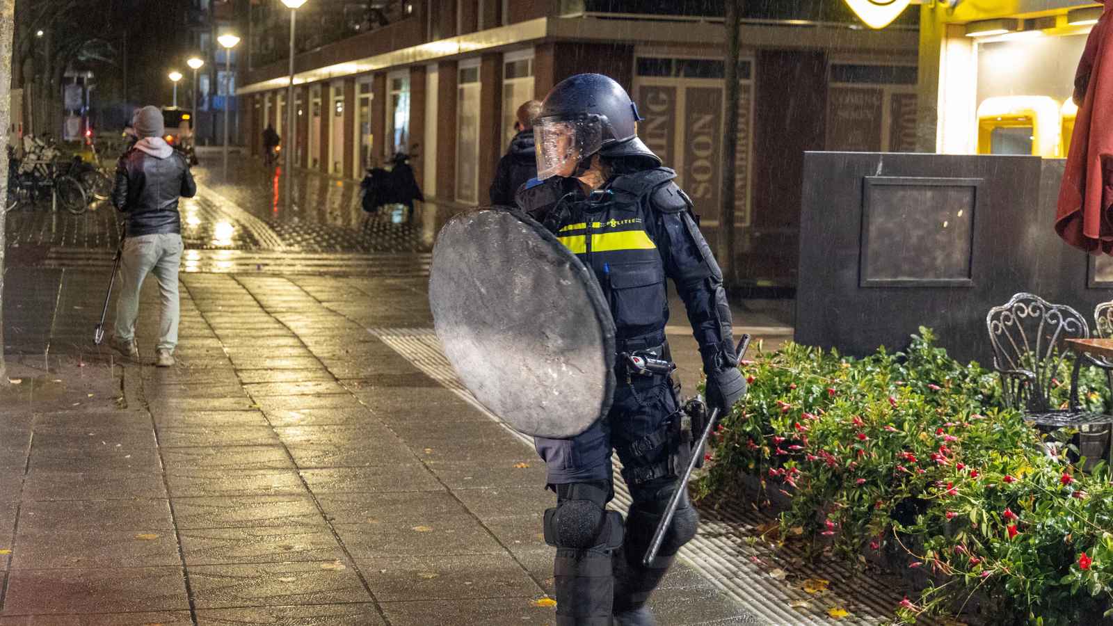 هولندا تنشر صور مشتبه بهم في "أحداث أمستردام"