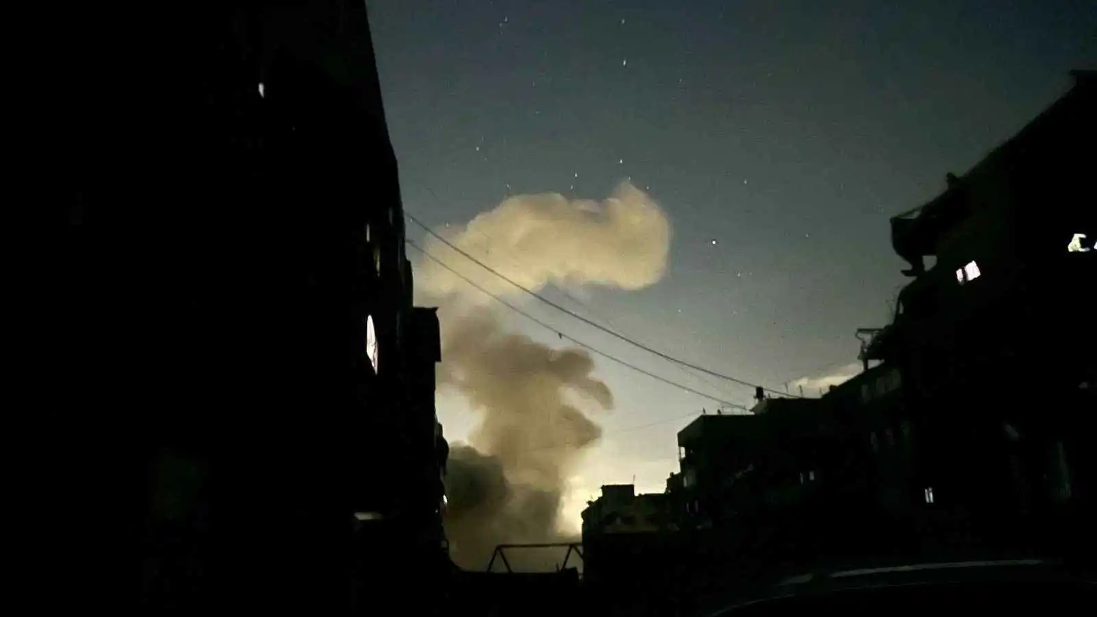 بقنابل حارقة.. الجيش الإسرائيلي يستهدف خياما في حي الشيخ رضوان بغزة