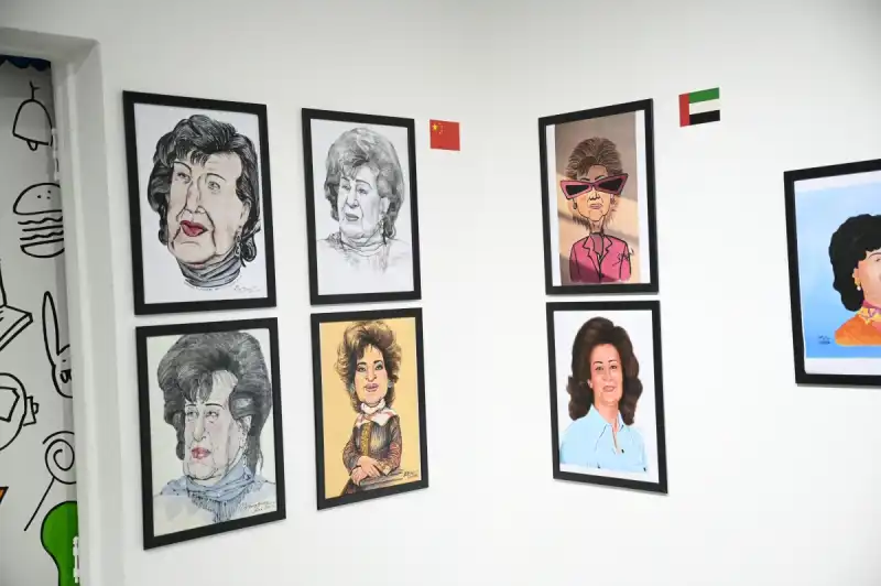 تكريم جمعية الكاريكاتير الكويتية لماما أنيسة