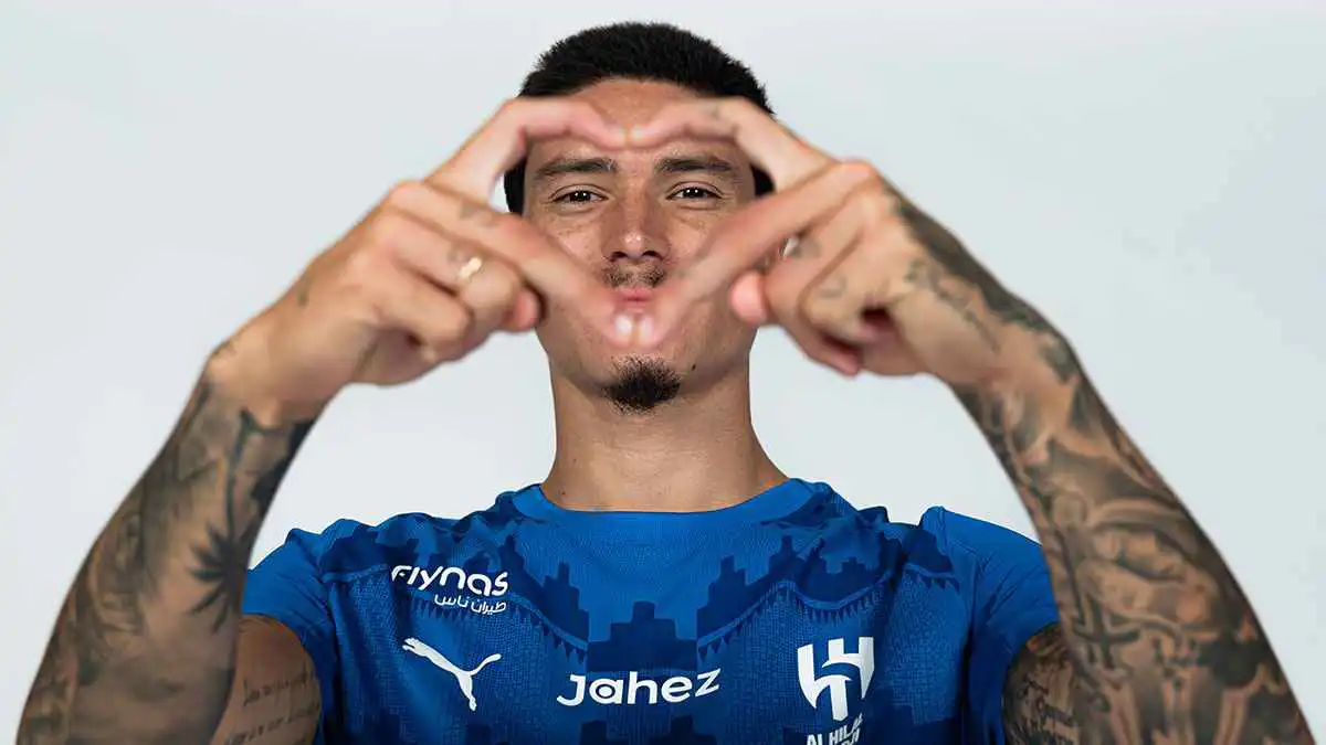 مفاجأة.. مَن تحمّل صفقتي ثيو هيرنانديز وداروين نونيز في الهلال السعودي؟