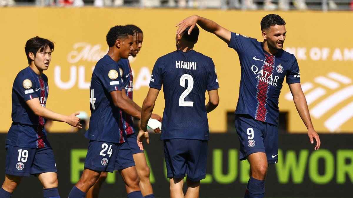 ليس إنريكي.. من الرجل الذي جعل باريس سان جيرمان "وحشا" لا يقهر؟