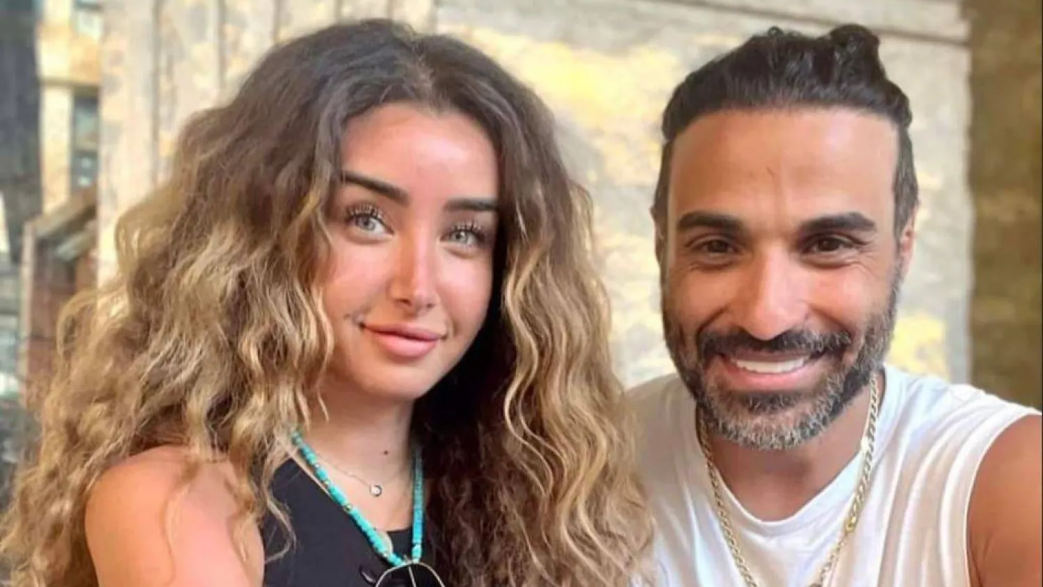 هل هناك "مؤامرة خفية" وراء طلاق أحمد فهمي وهنا الزاهد؟ (فيديو)