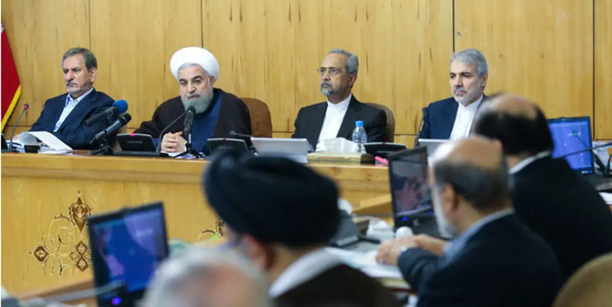 بعد عام على الاتفاق النووي.. روحاني يستشعر الخطر إزاء مكاسب المتشددين