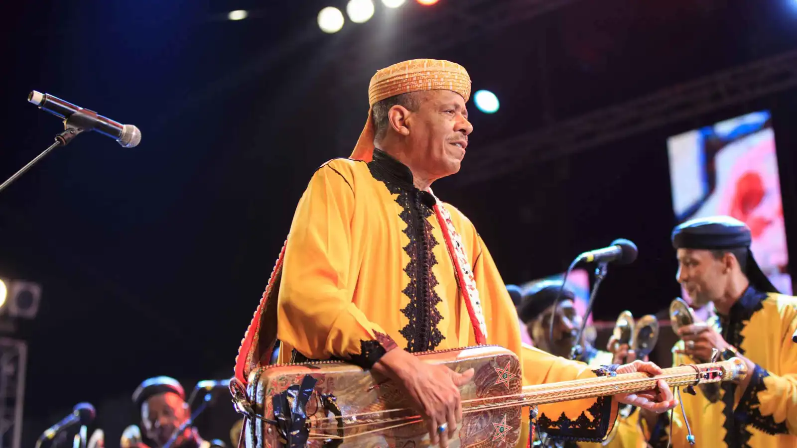 "حارس الموسيقى الشعبية".. من هو الفنان المغربي الراحل مصطفى باقبو؟