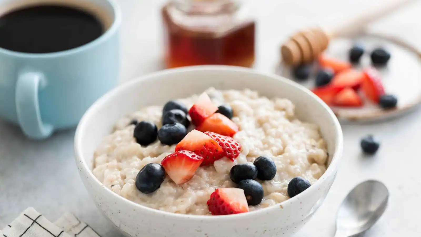 أطعمة يومية تقي الأمعاء وتخفض خطر سرطان القولون