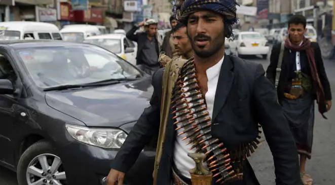 مسؤول يمني: الجماعات المسلحة لن تكون بديلا للدولة