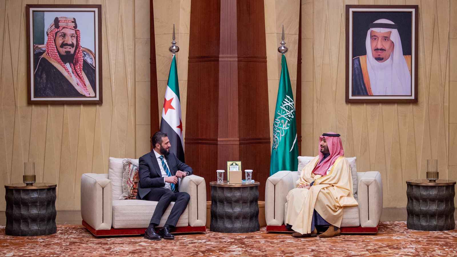 فيديو لمقاتلات حربية سعودية ترافق طائرة الشرع.. ما حقيقته؟