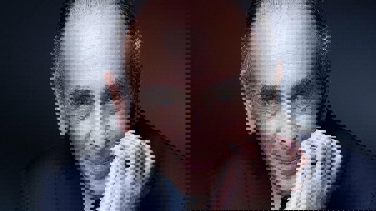 بسبب أصوله الجزائرية.. ملاسنات بين وزير الداخلية الفرنسية وزمور