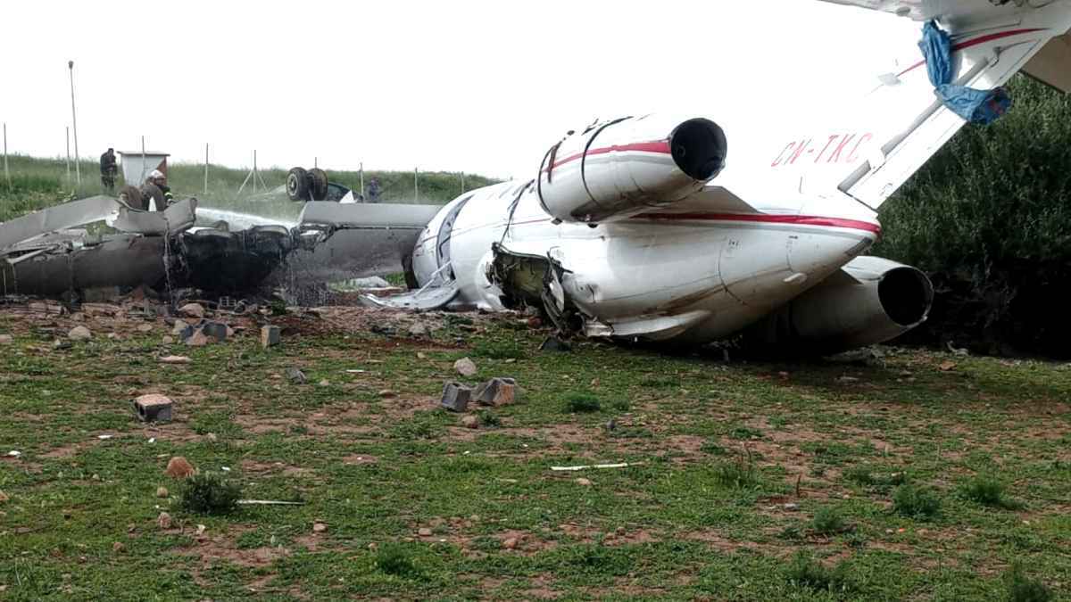 تفاصيل سقوط وتحطم طائرة مغربية في مطار "فاس سايس" (فيديو)