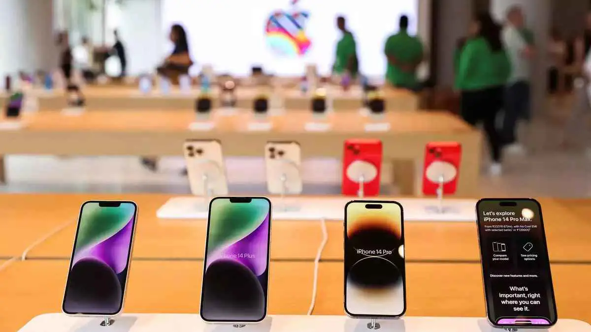 منخفض التكلفة.. أبل تطلق هاتفاً بخصائص الذكاء الاصطناعي