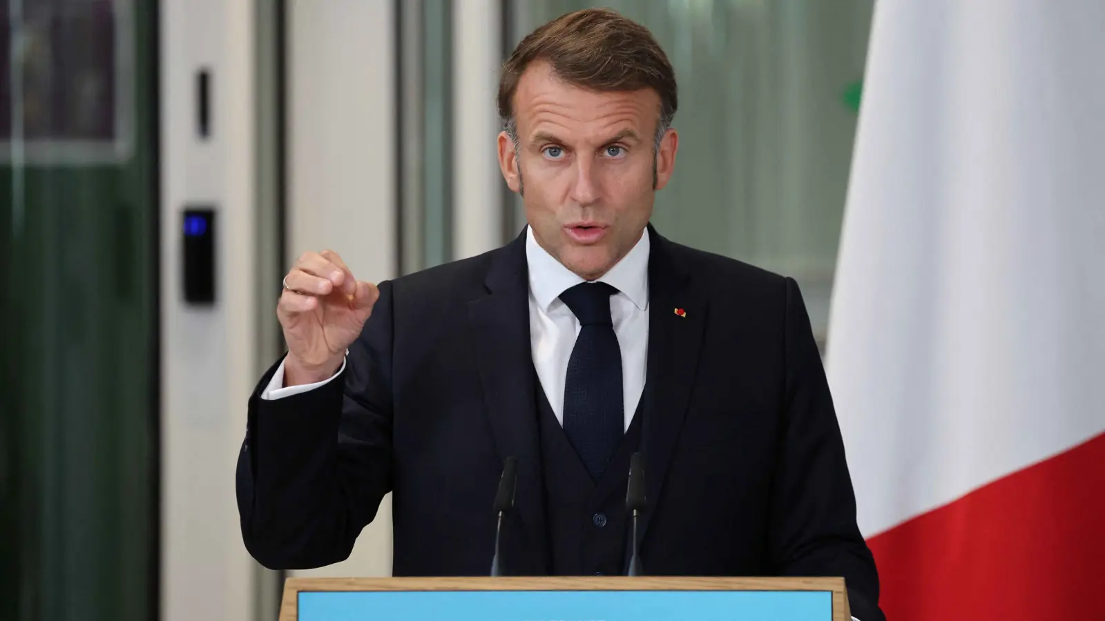 ماكرون: فرنسا سترسل وسائل برية وجوية وبحرية إلى غرينلاند