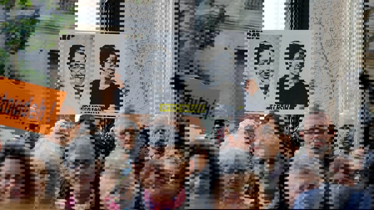 نقل المحامية الإيرانية سوتوده إلى سجن للنساء خارج طهران