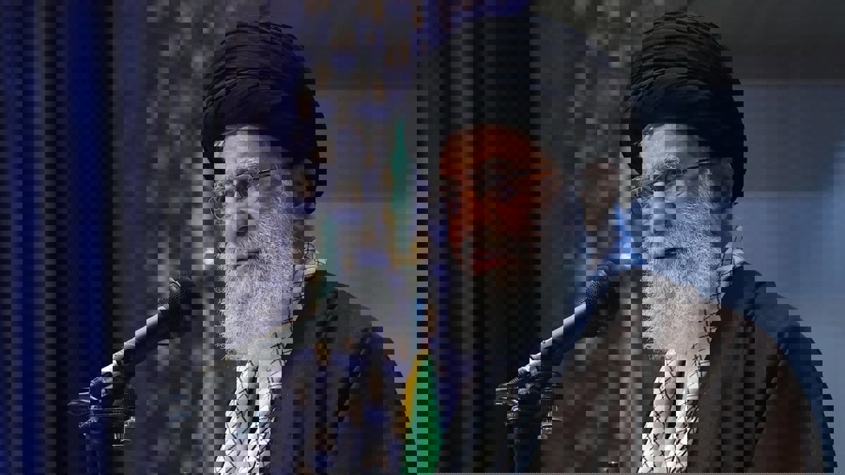 بشكل نهائي.. تويتر يغلق أحد حسابات المرشد الإيراني علي خامنئي