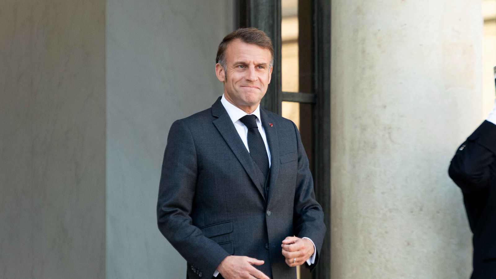 فرنسا.. مرشح للرئاسة يدعو لرحيل ماكرون وأوليفييه فور يُحذّر لوكورنو