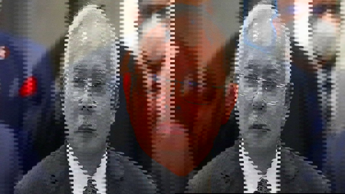 ماليزيا.. إيداع نجيب رزاق السجن بعد تثبيت حكم بحبسه 12 عاما