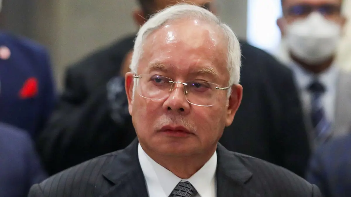 ماليزيا.. إيداع نجيب رزاق السجن بعد تثبيت حكم بحبسه 12 عاما