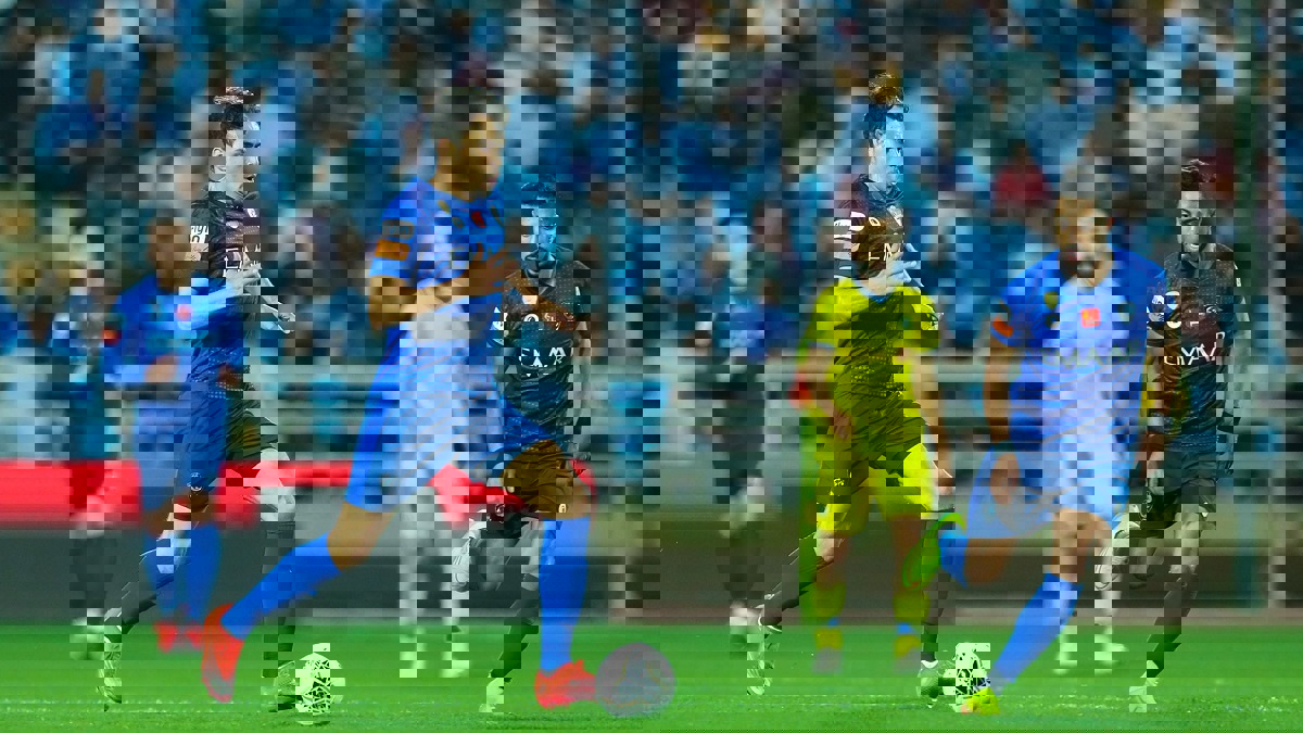 كارلوس إدواردو يرفض عرض الهلال السعودي ويقترب من هذا النادي