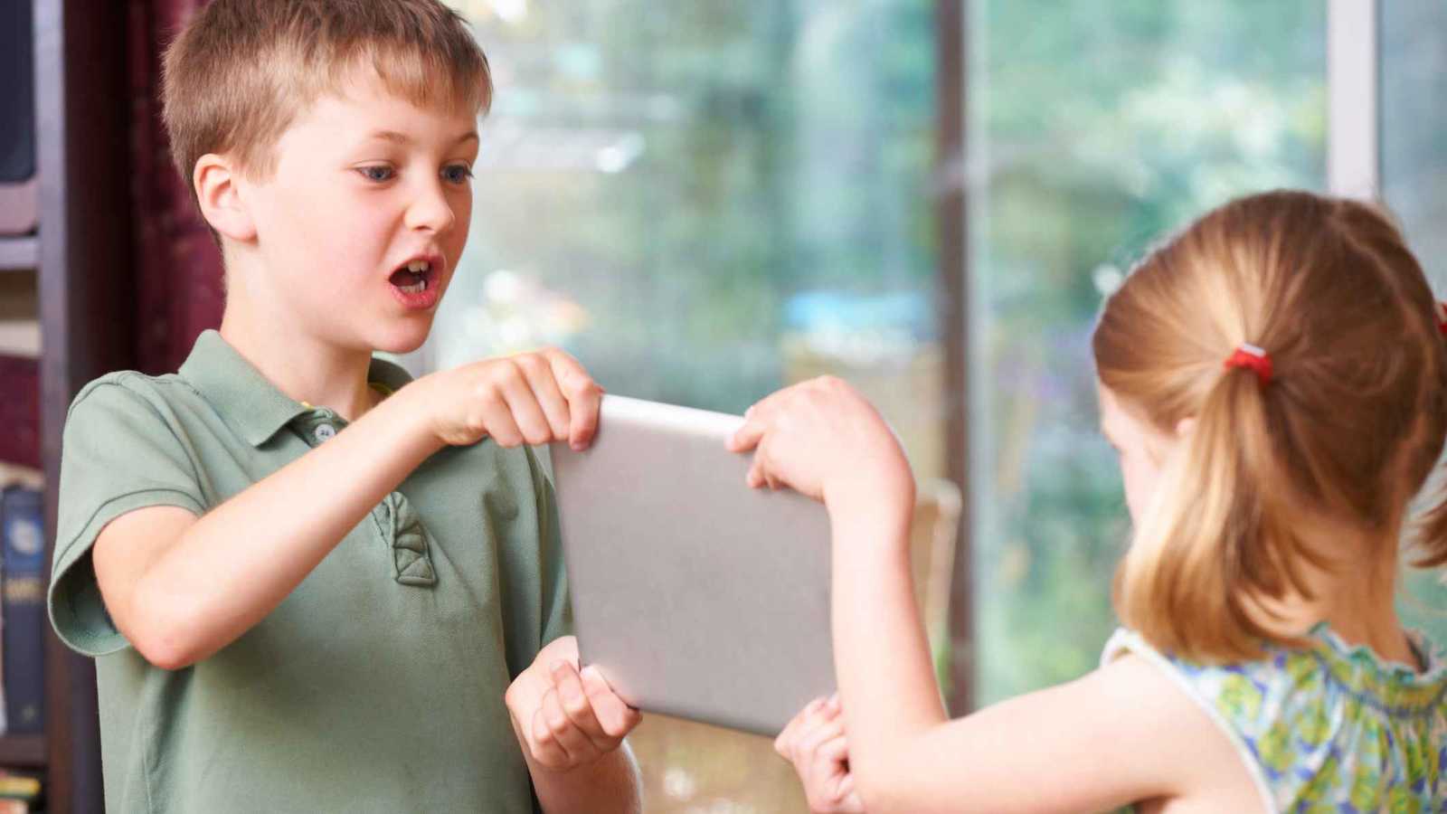 نتيجة "مفاجئة" لحرمان الأطفال من الأجهزة اللوحية على عملية التربية