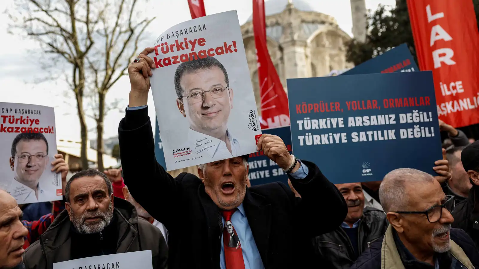 تركيا.. انقسام حاد يعيد إحياء "القيادة القديمة" لحزب الشعب الجمهوري