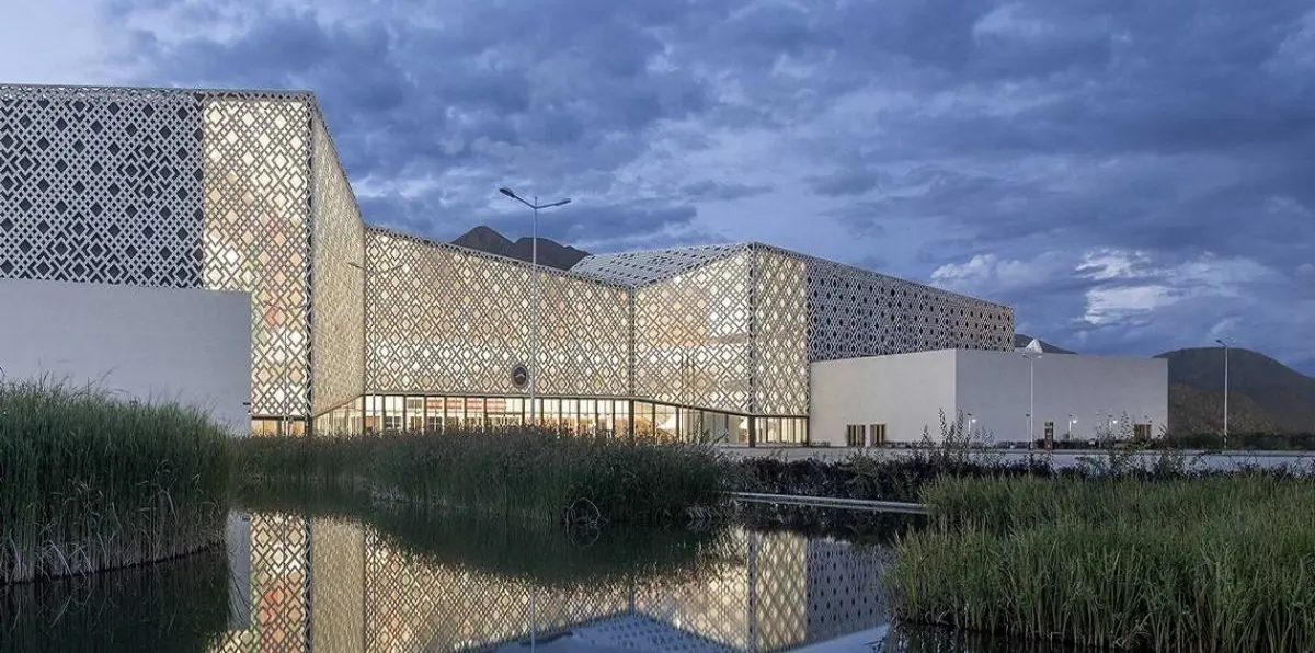 الصين تبني "سقف العالم" بهذه القبة السماوية