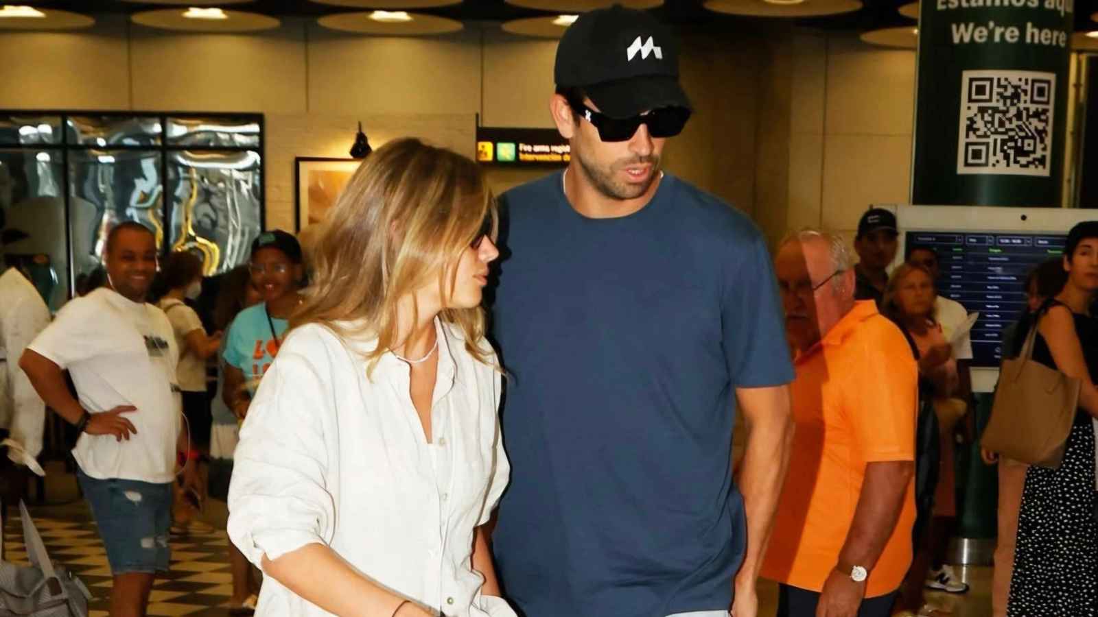 خانها مع "حمراء الشعر".. بيكيه ينفصل عن صديقته الجديدة (صورة)