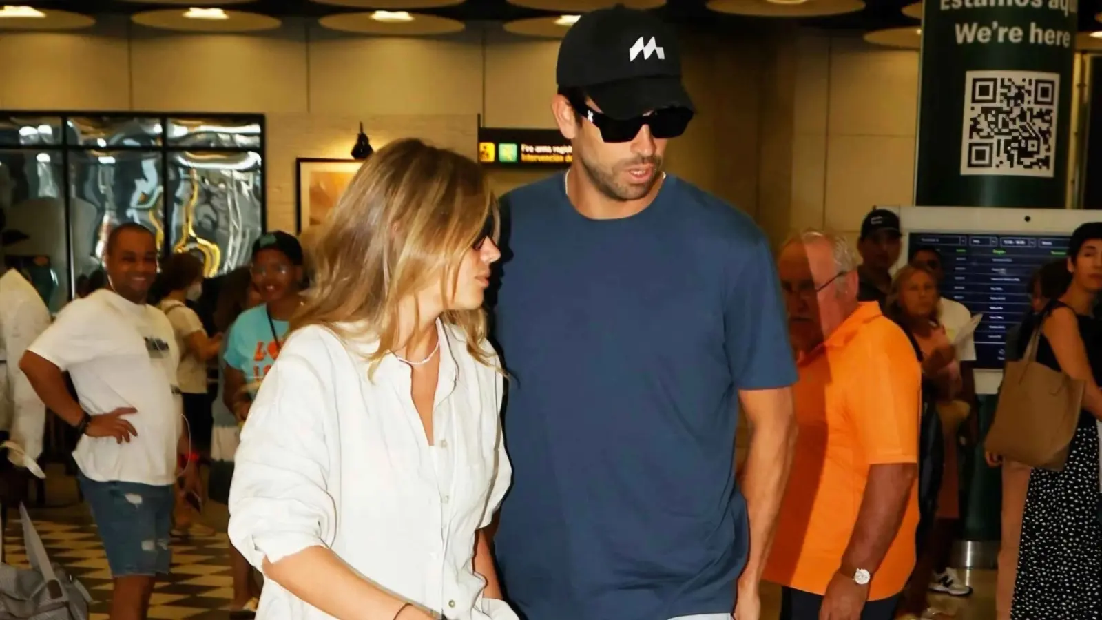 خانها مع "حمراء الشعر".. بيكيه ينفصل عن صديقته الجديدة (صورة)