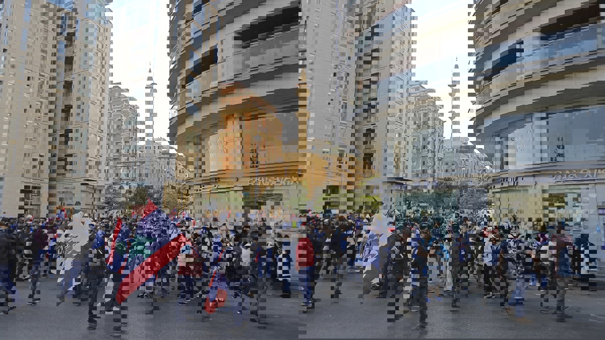 مظاهرات أمام مقار مالية حكومية في 3 مدن لبنانية‎