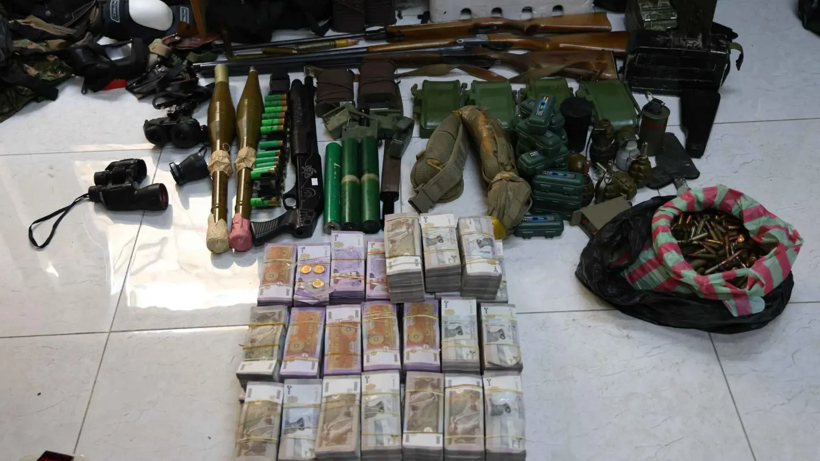 بحوزتهم عبوات ناسفة.. القبض على عناصر من "الفلول" في دمشق (صور)