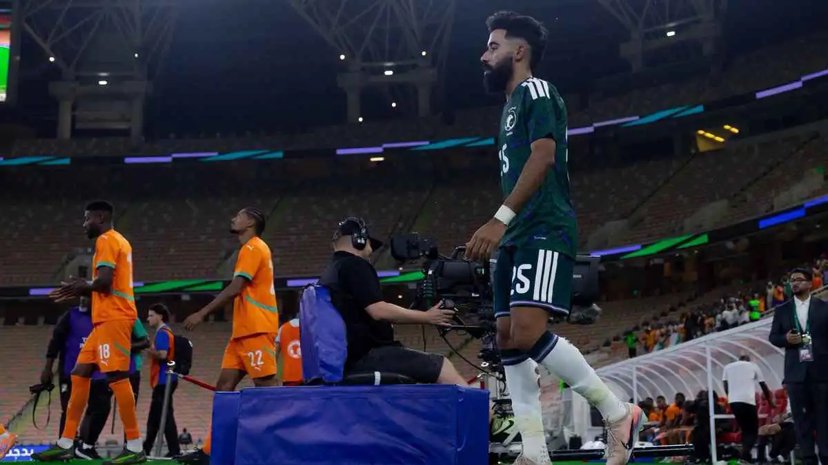 الجمهور يغادر مباراة السعودية وكوت ديفوار بسبب الأمطار الغزيرة (فيديو)