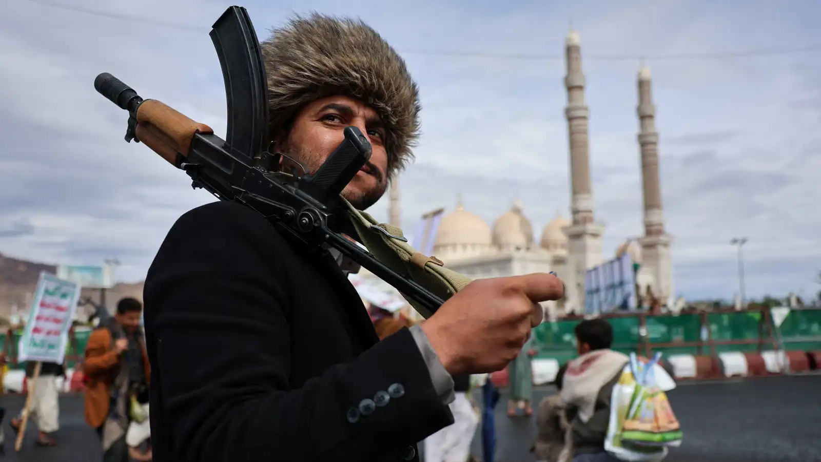 "تصعيد أكبر للنزاع".. فرنسا تُندد بهجمات الحوثيين