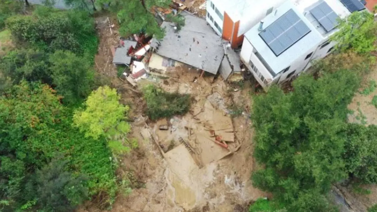 قصور كاليفورنيا على وشك السقوط بعد انهيارات أرضية (فيديو)